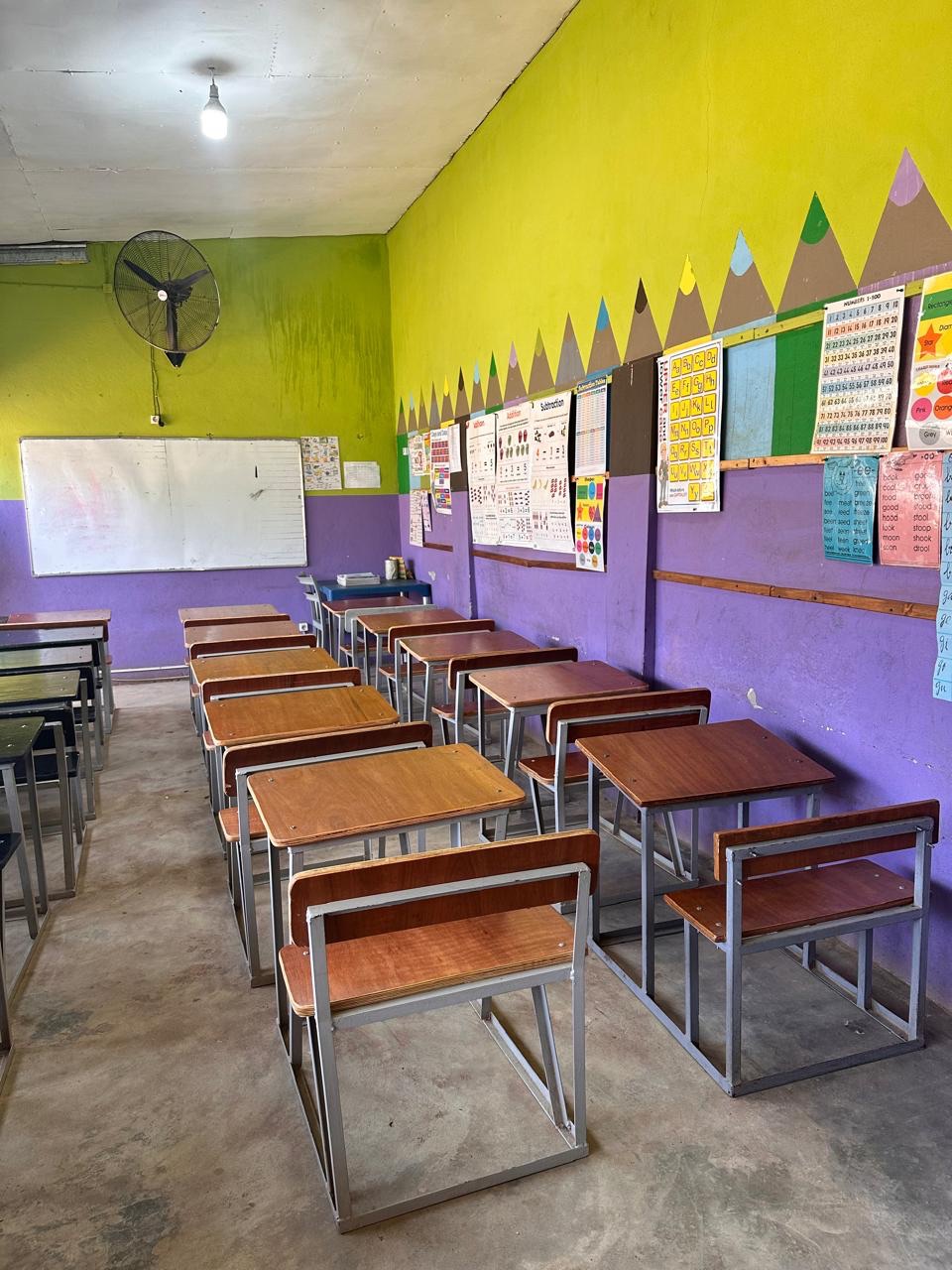 Sala de aula do Ensino Primário na Bright Beginnings Academy